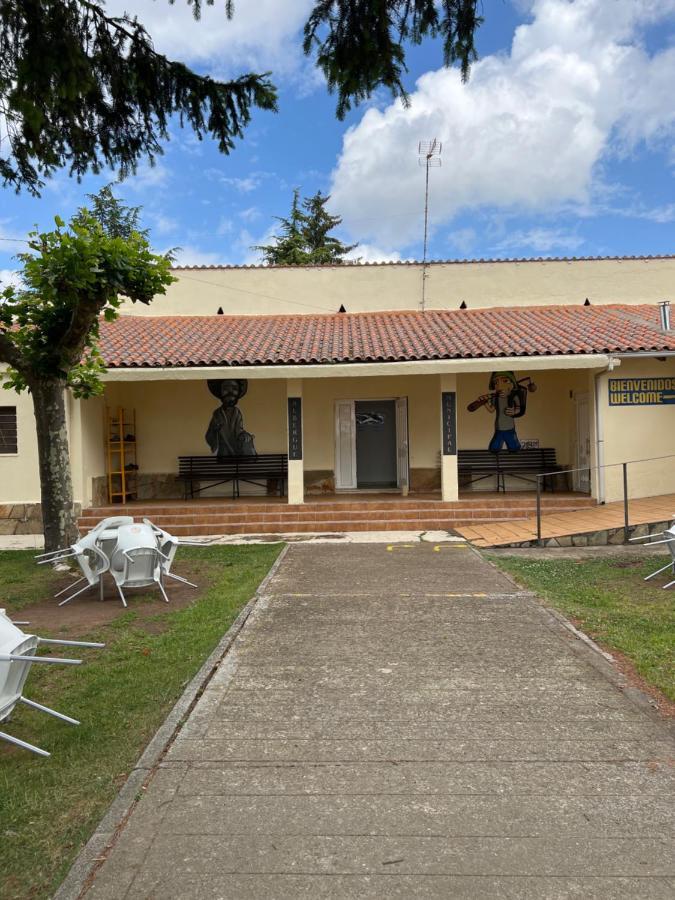 Albergue Municipal Hostel San Martin del Camino Exterior photo